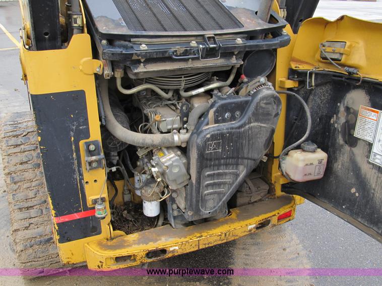 image for item 8979 2002 Caterpillar 257 skid steer