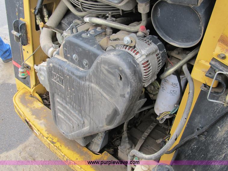 image for item 8979 2002 Caterpillar 257 skid steer