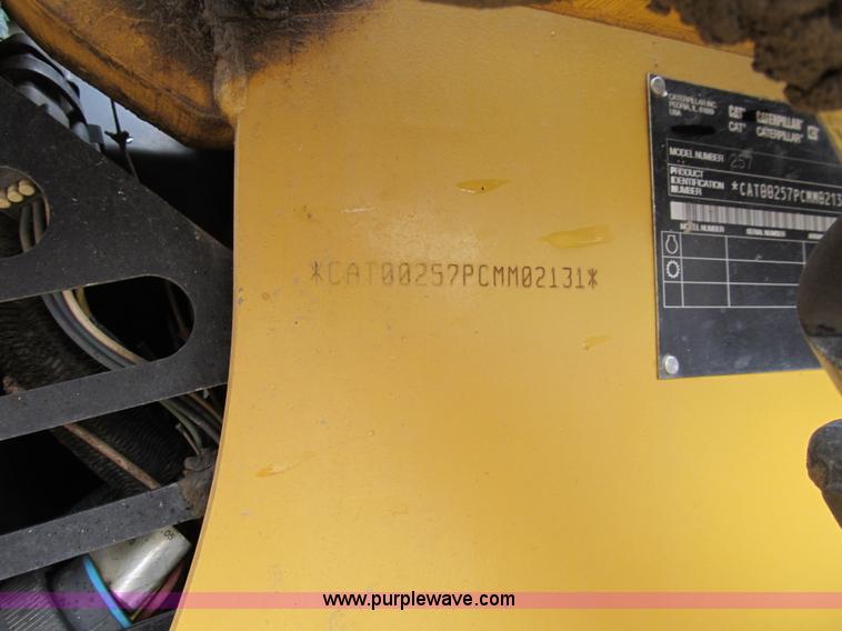 image for item 8979 2002 Caterpillar 257 skid steer