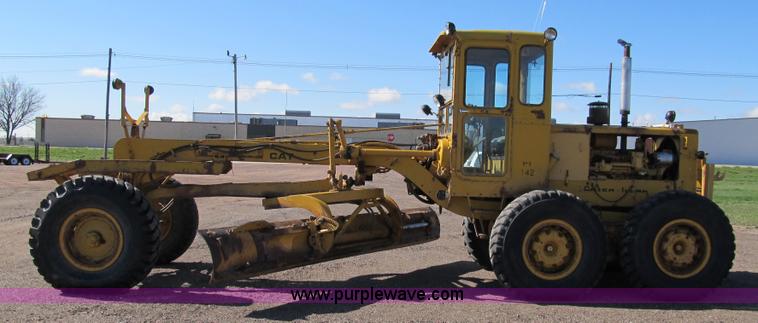 image for item 8981 Caterpillar 12E motor grader