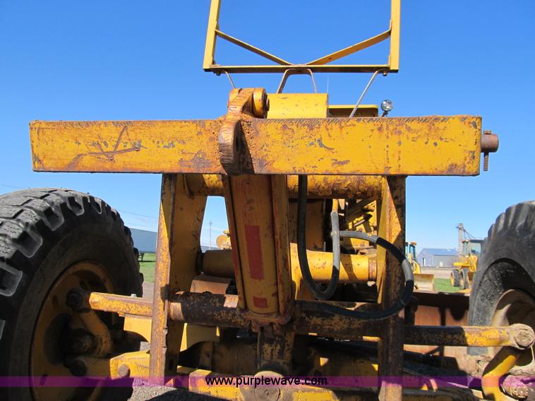 image for item 8981 Caterpillar 12E motor grader