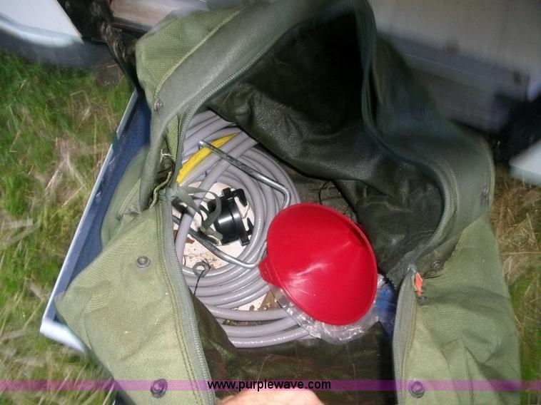 image for item 1016 1995 Coleman Fleetwood pop-up camper