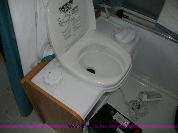 image for item 1016 1995 Coleman Fleetwood pop-up camper