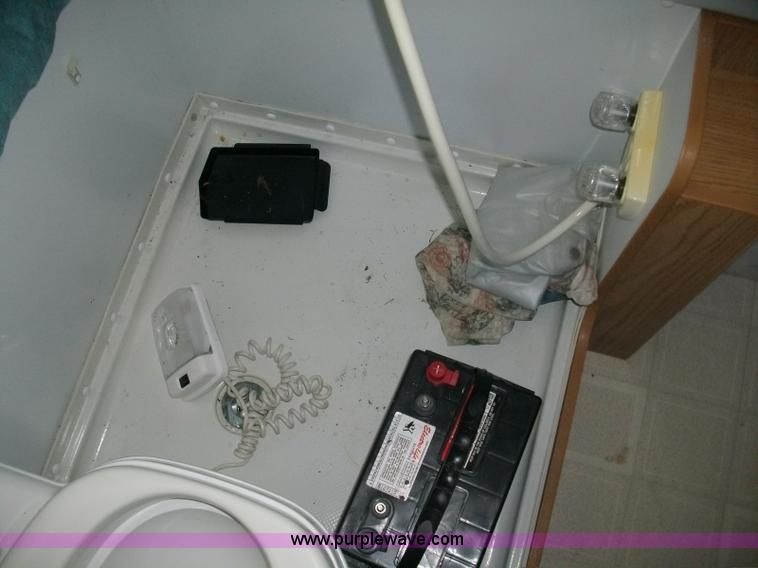 image for item 1016 1995 Coleman Fleetwood pop-up camper