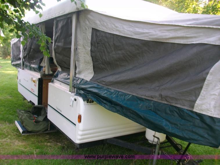 image for item 1016 1995 Coleman Fleetwood pop-up camper