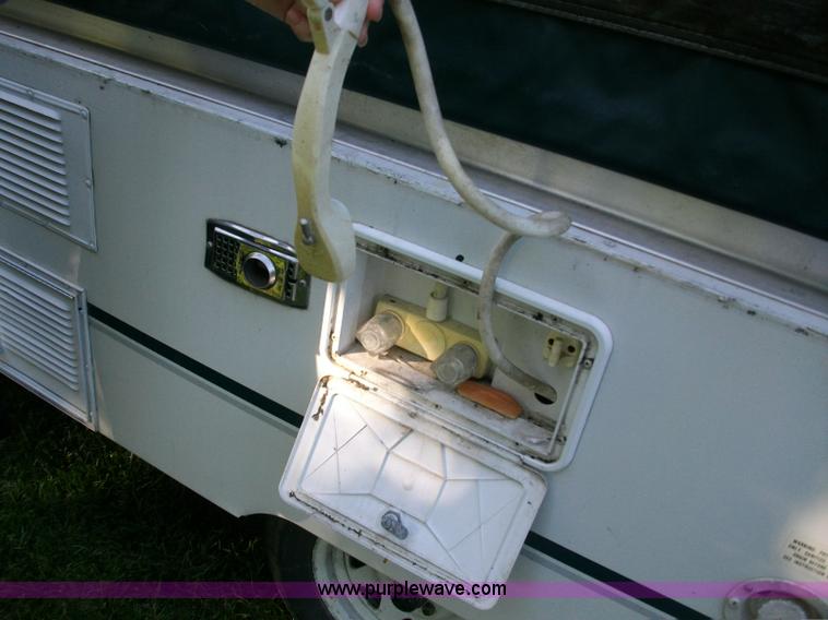 image for item 1016 1995 Coleman Fleetwood pop-up camper