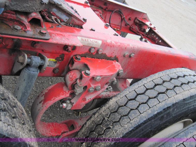 image for item 1270 2005 Kenworth T800B semi truck