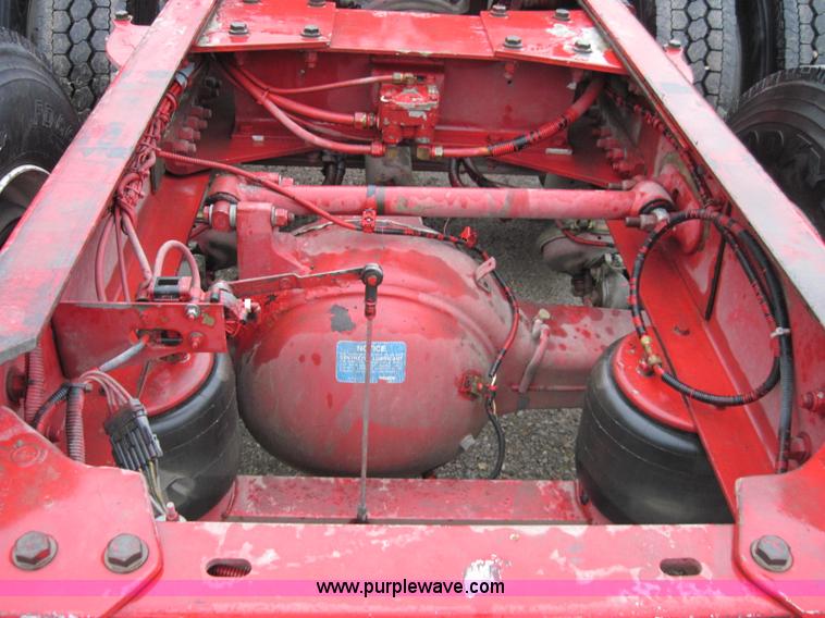 image for item 1270 2005 Kenworth T800B semi truck