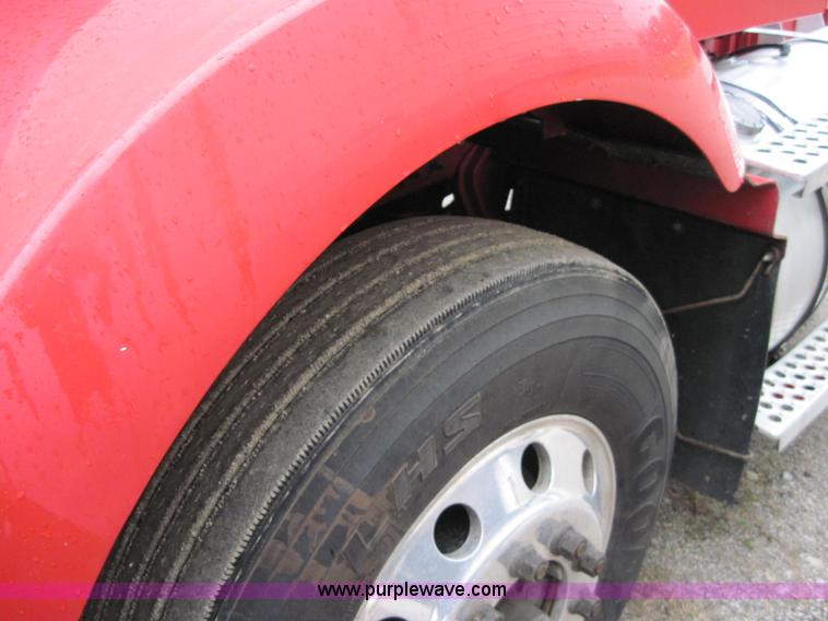 image for item 1270 2005 Kenworth T800B semi truck