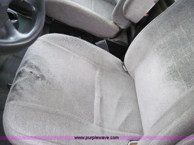 image for item 1270 2005 Kenworth T800B semi truck