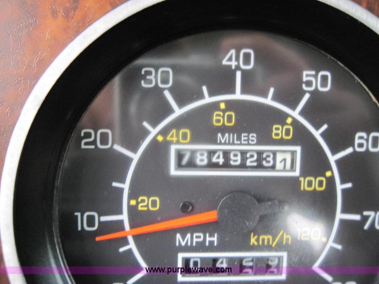 image for item 1270 2005 Kenworth T800B semi truck