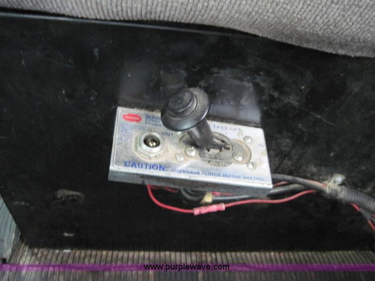 image for item 1270 2005 Kenworth T800B semi truck