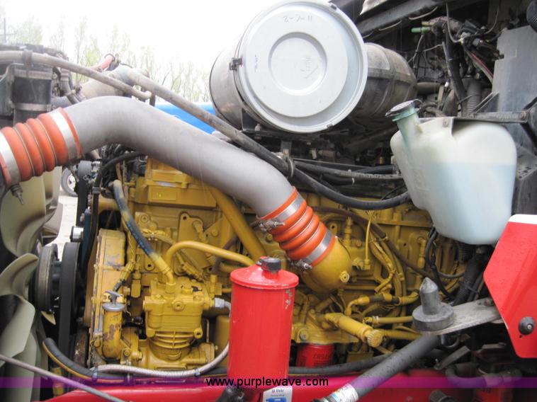 image for item 1270 2005 Kenworth T800B semi truck