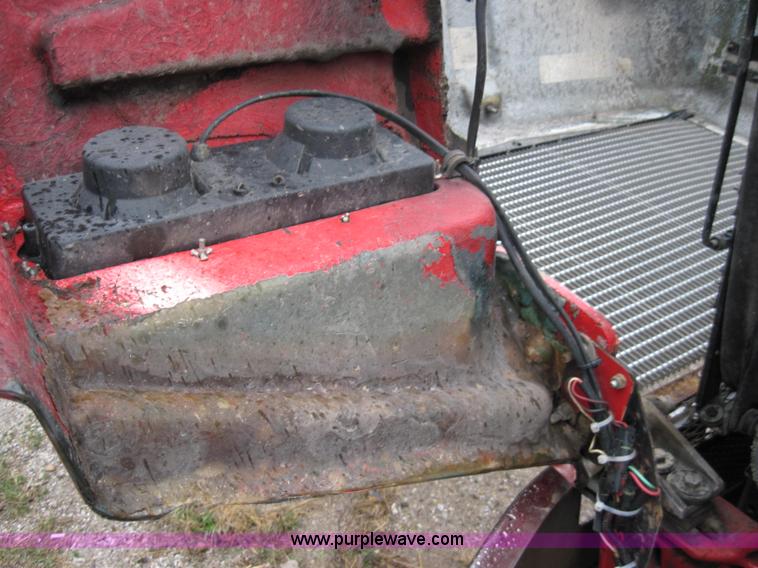 image for item 1270 2005 Kenworth T800B semi truck