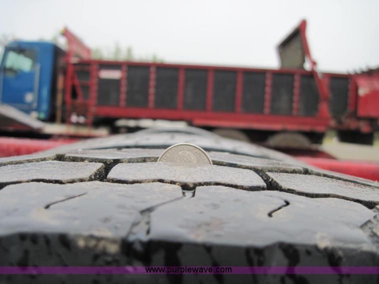 image for item 1270 2005 Kenworth T800B semi truck