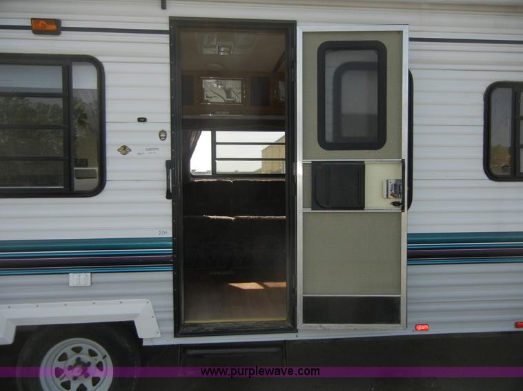 image for item 2216 1995 Damon Hornet 28' pull behind camper