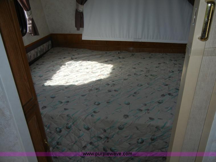 image for item 2216 1995 Damon Hornet 28' pull behind camper