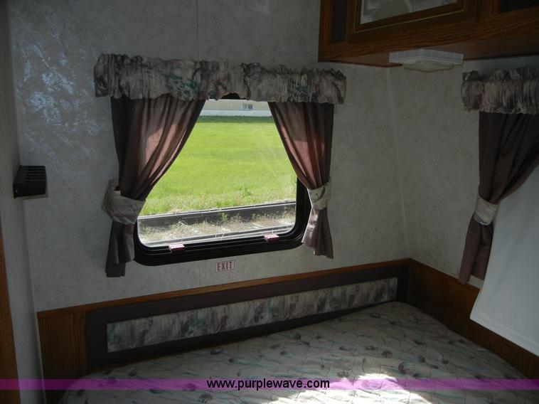 image for item 2216 1995 Damon Hornet 28' pull behind camper