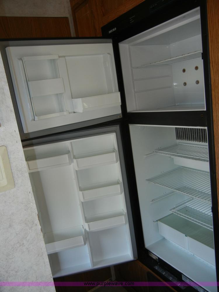 image for item 2216 1995 Damon Hornet 28' pull behind camper