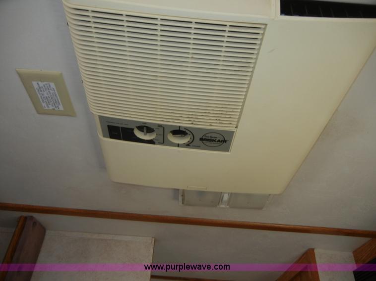 image for item 2216 1995 Damon Hornet 28' pull behind camper