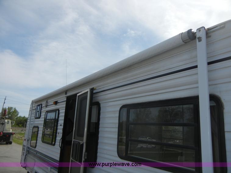 image for item 2216 1995 Damon Hornet 28' pull behind camper