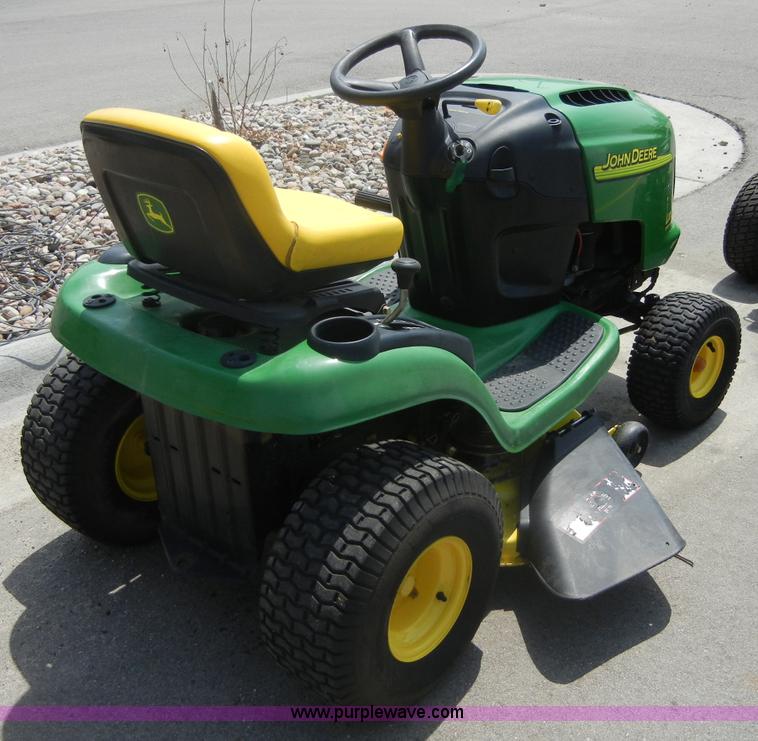 image for item 2229 2008 John Deere L100 lawn tractor