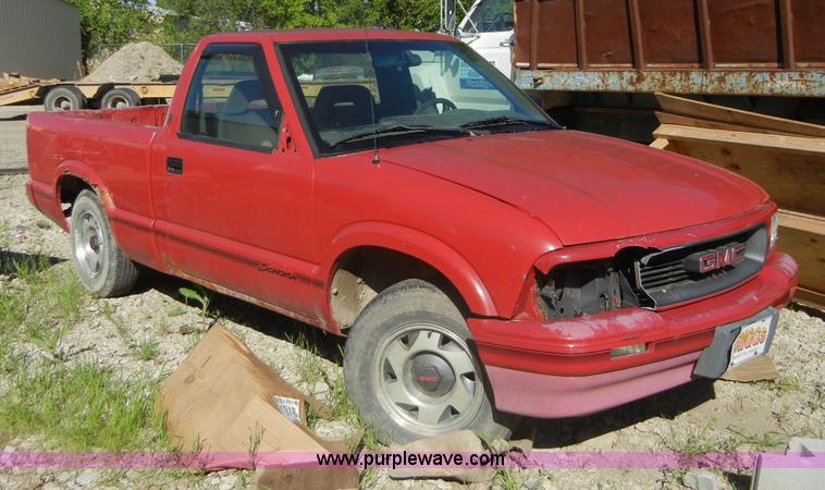 image for item 2246 1995 GMC Sonoma SLS pickup truck
