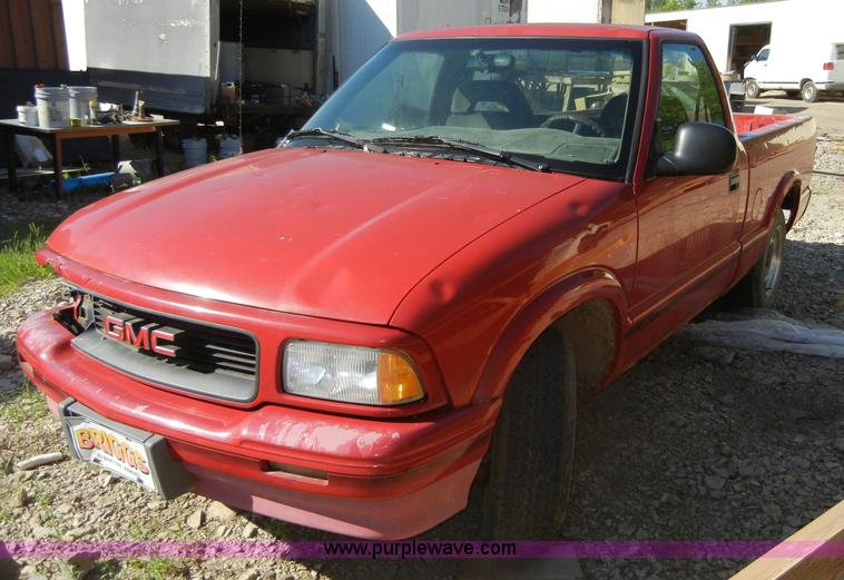 image for item 2246 1995 GMC Sonoma SLS pickup truck