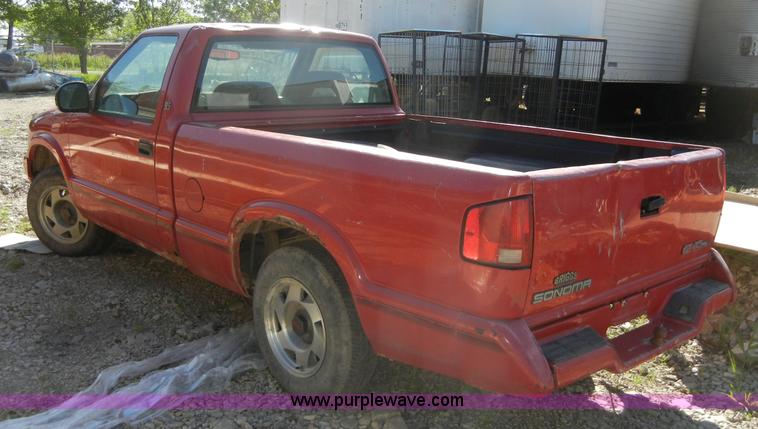 image for item 2246 1995 GMC Sonoma SLS pickup truck