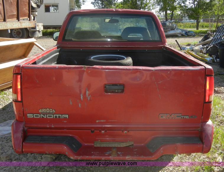 image for item 2246 1995 GMC Sonoma SLS pickup truck