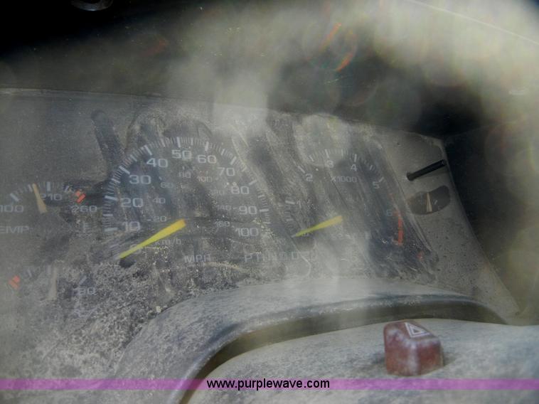 image for item 2246 1995 GMC Sonoma SLS pickup truck