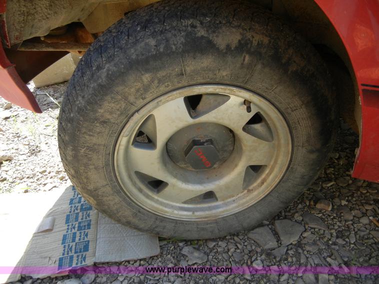 image for item 2246 1995 GMC Sonoma SLS pickup truck