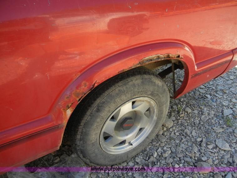 image for item 2246 1995 GMC Sonoma SLS pickup truck