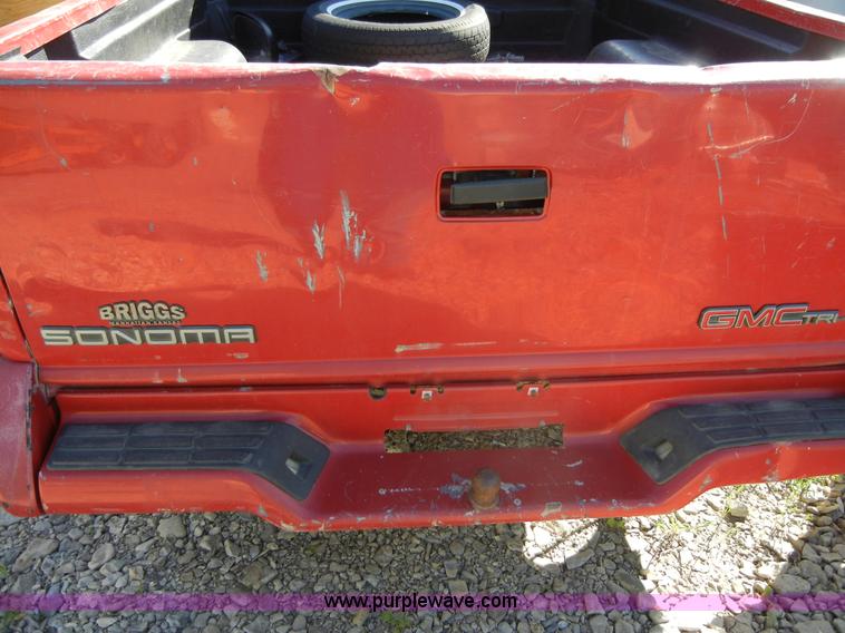 image for item 2246 1995 GMC Sonoma SLS pickup truck