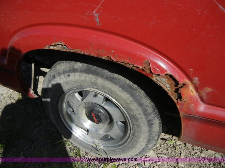 image for item 2246 1995 GMC Sonoma SLS pickup truck