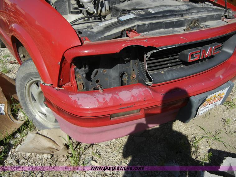 image for item 2246 1995 GMC Sonoma SLS pickup truck