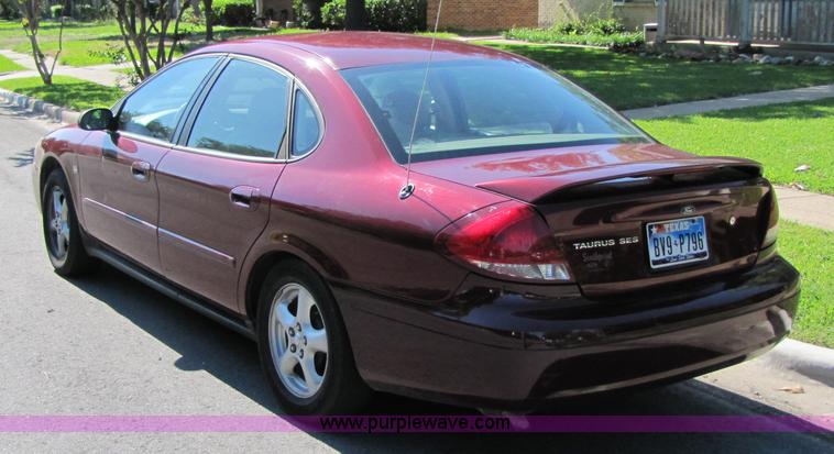 image for item 3458 2004 Ford Taurus SES