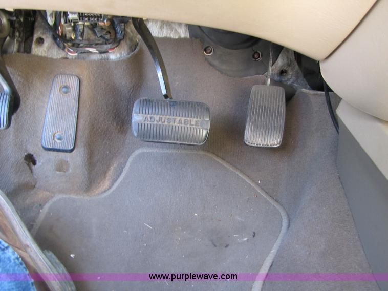 image for item 3458 2004 Ford Taurus SES