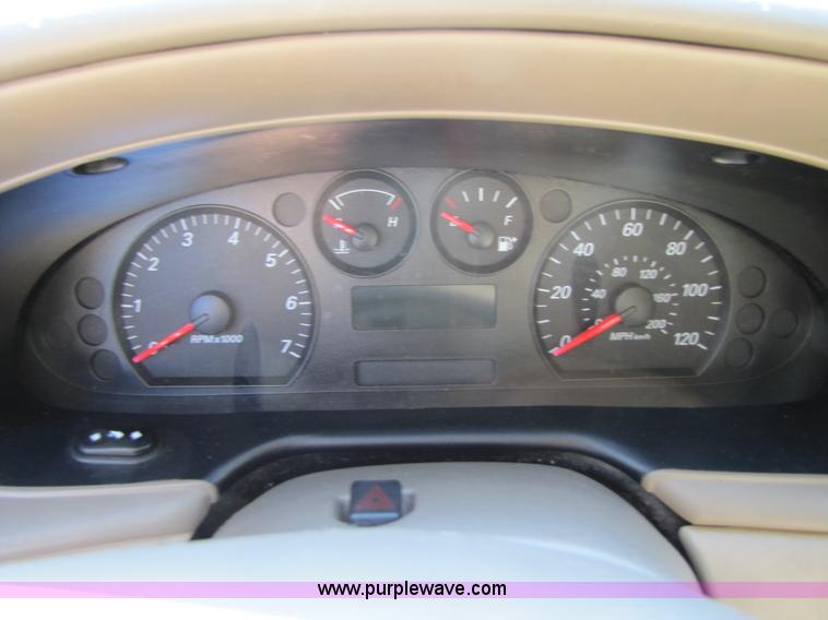 image for item 3458 2004 Ford Taurus SES