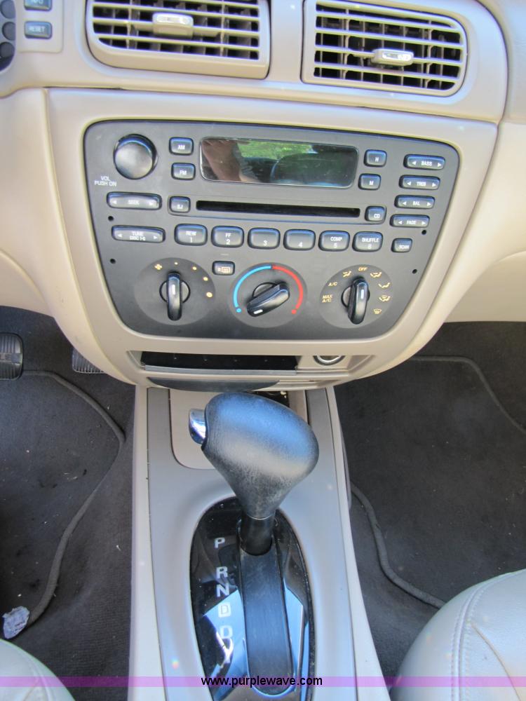 image for item 3458 2004 Ford Taurus SES