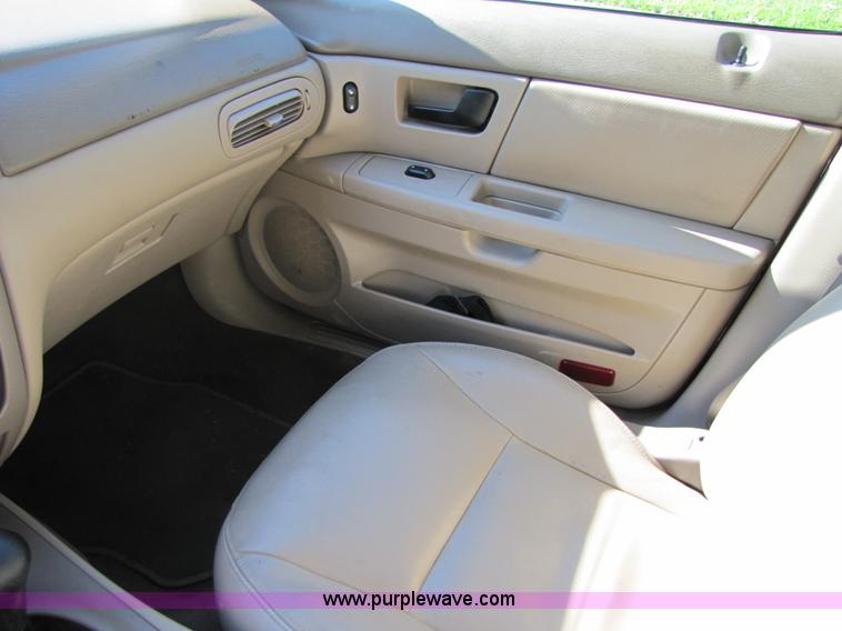 image for item 3458 2004 Ford Taurus SES