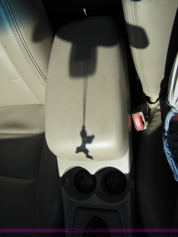 image for item 3458 2004 Ford Taurus SES