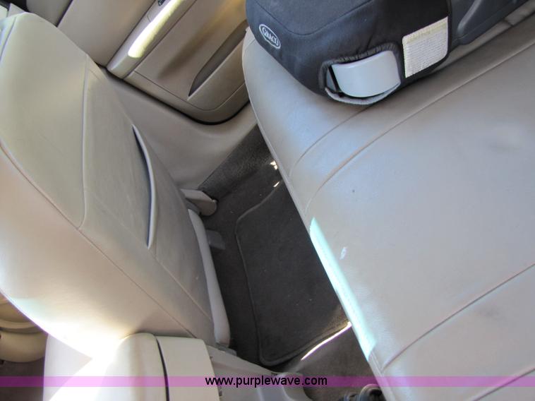 image for item 3458 2004 Ford Taurus SES