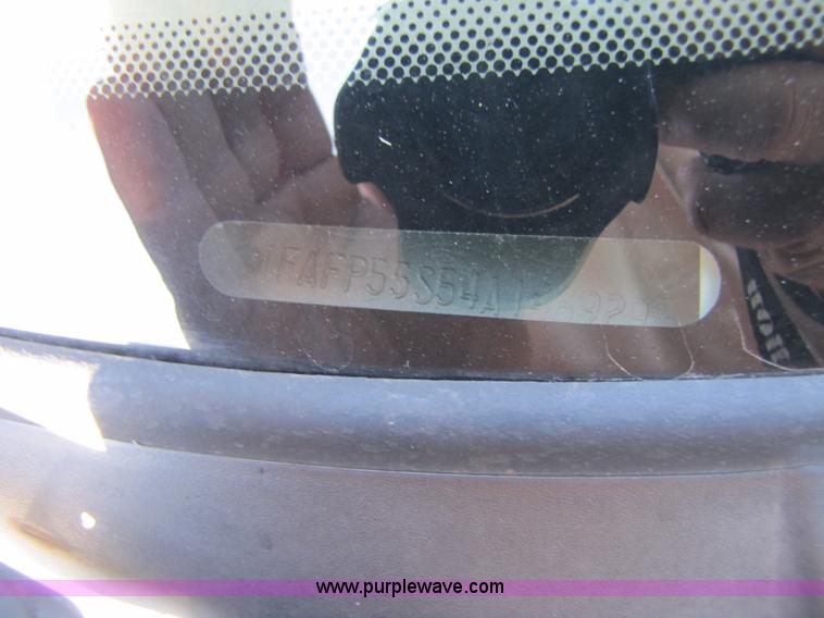 image for item 3458 2004 Ford Taurus SES