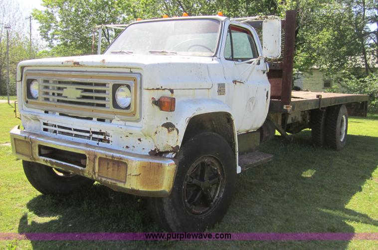 image for item 3693 1973 Chevrolet C65 flatbed rollback truck