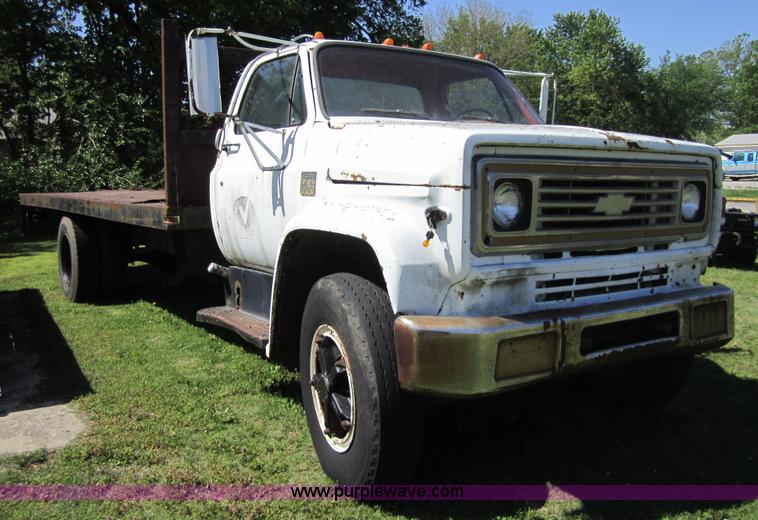 image for item 3693 1973 Chevrolet C65 flatbed rollback truck