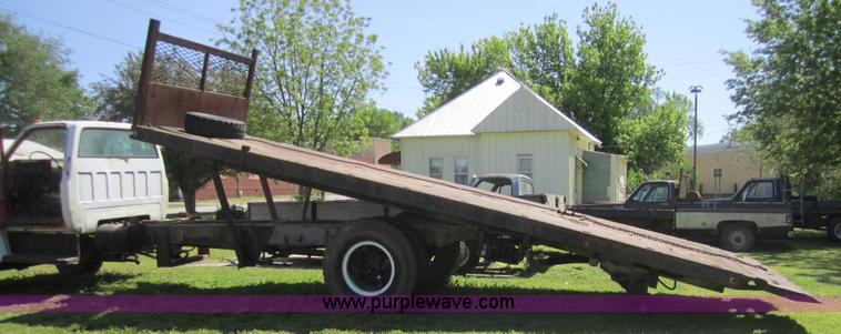 image for item 3693 1973 Chevrolet C65 flatbed rollback truck