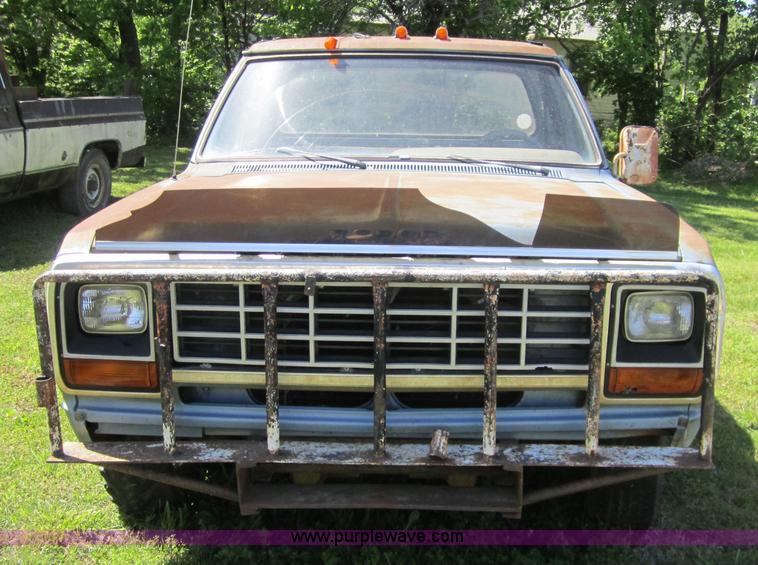 image for item 3694 1984 Dodge D350 Custom pickup truck