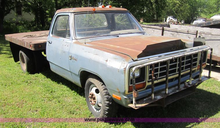 image for item 3694 1984 Dodge D350 Custom pickup truck