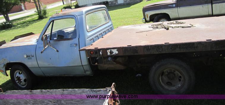image for item 3694 1984 Dodge D350 Custom pickup truck